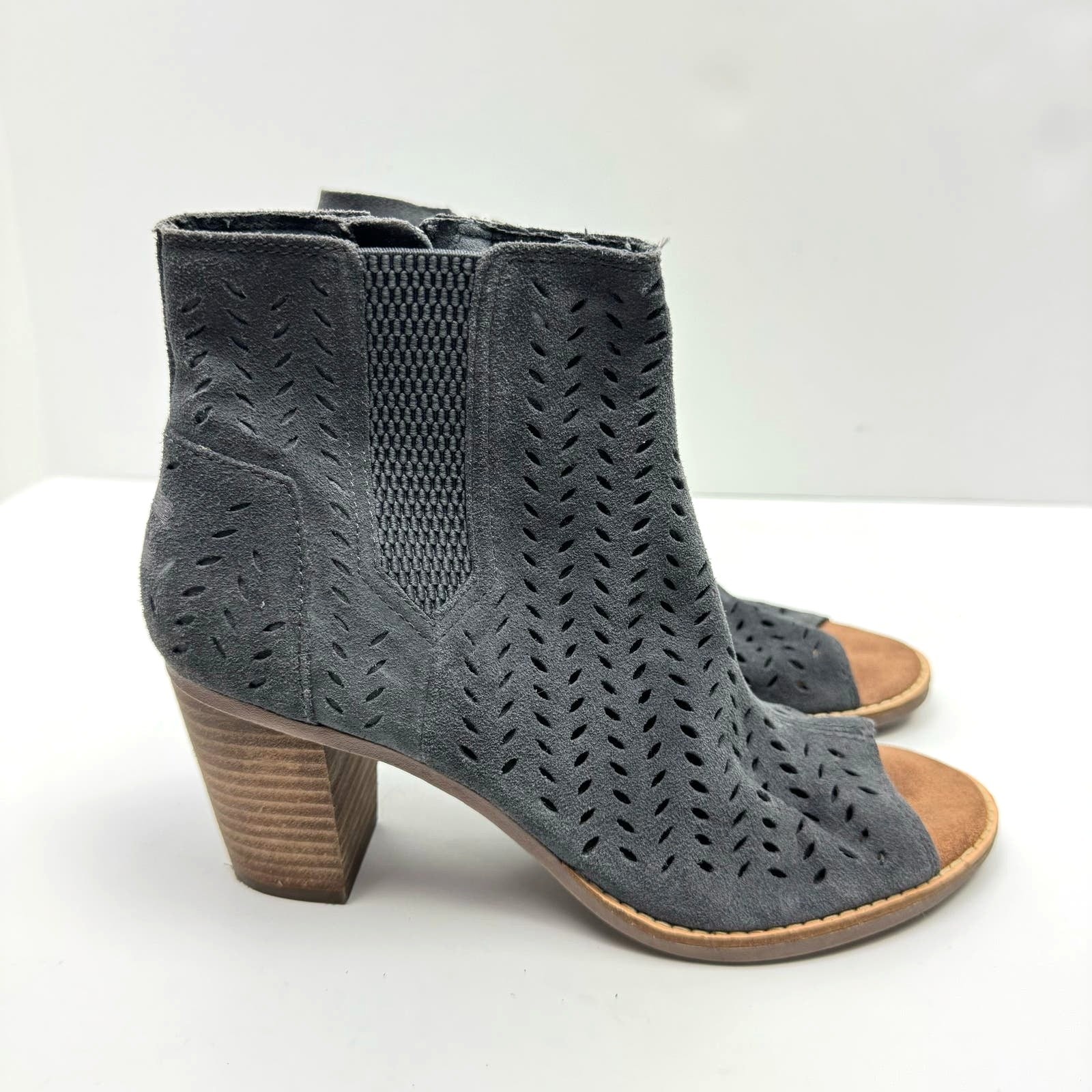TOMS 8 Majorca Gray Suede Leather Perforated Open Toe Ankle Bootie Heeled Sandal