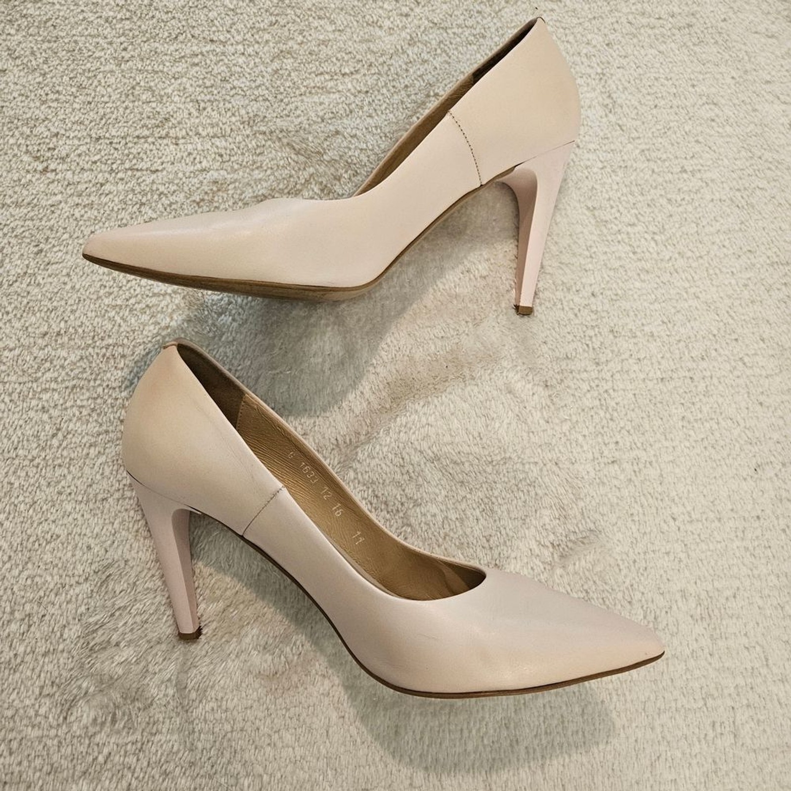 Genuine Leather Cream Heels Pumps Size 9 Business Casual Formal Feminine Work