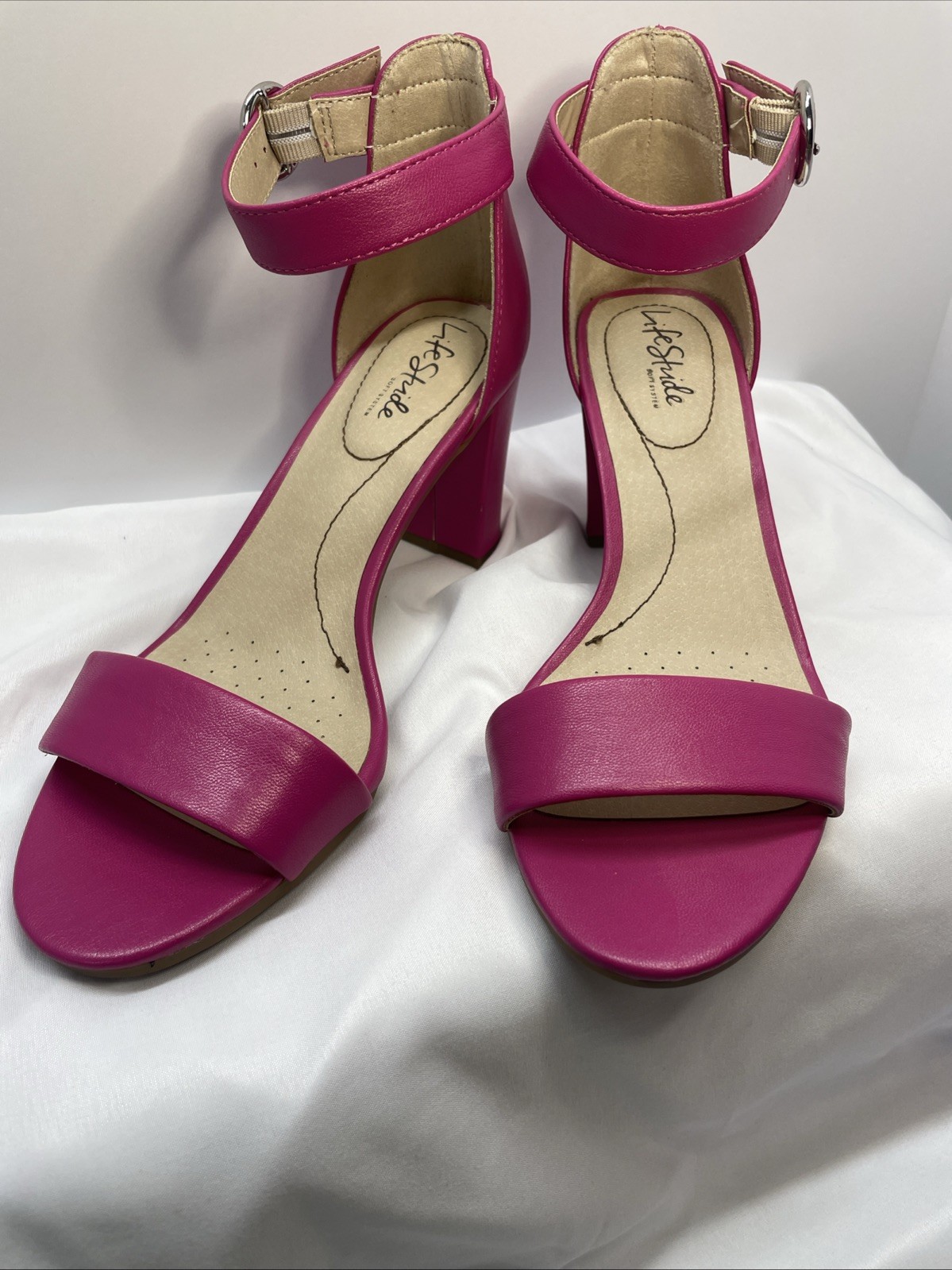 Life Stride Women’s Averly Sandal 8.5W. Ankle Strap. Block Heel Fuchsia Pink