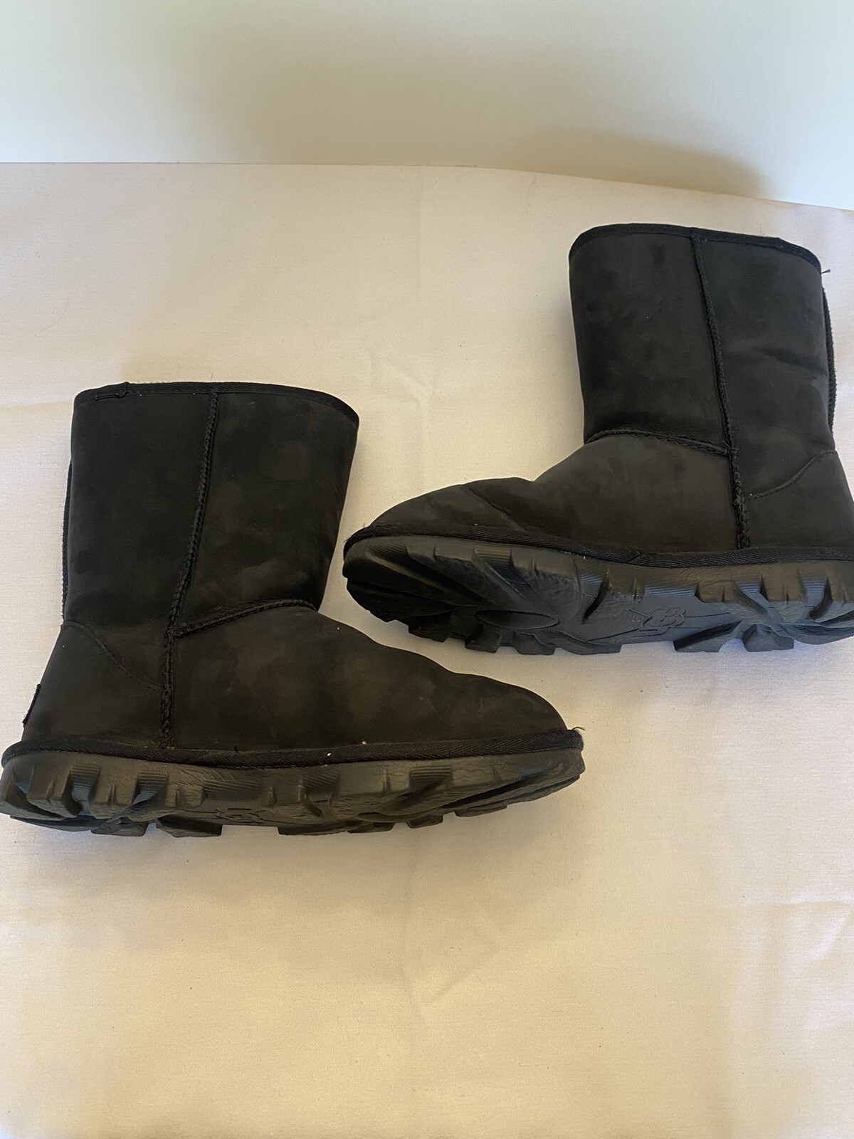 UGG Essential Short UGGpure Black Boot Size 8 1111513