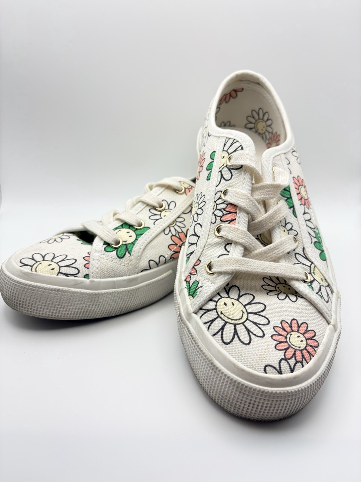 AERIE Women’s White Canvas Floral Daisy Lace-Up Low Top Sneakers Size 8