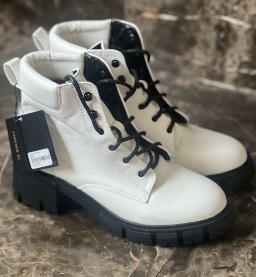 Forever 21 Women’s White Combat Ankle Boots Lace-Up Lug Sole Round Toe US 9