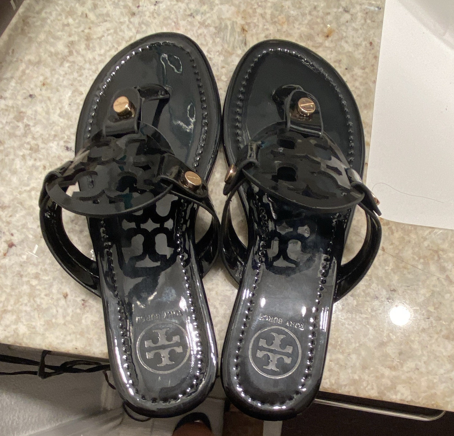 Tory Burch Women’s Black Patent Leather Logo Medallion Thong Sandals 7