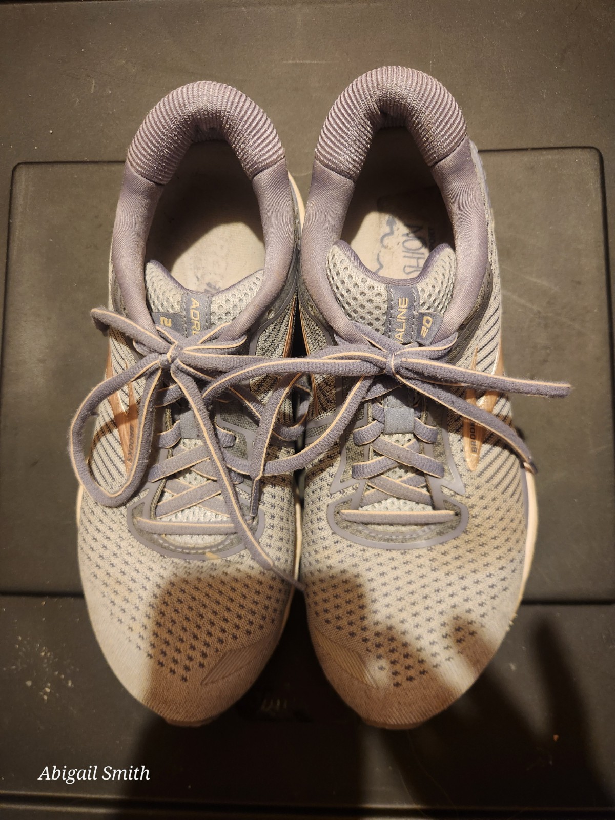 Brooks Women’s Tennis Shoes Size 8