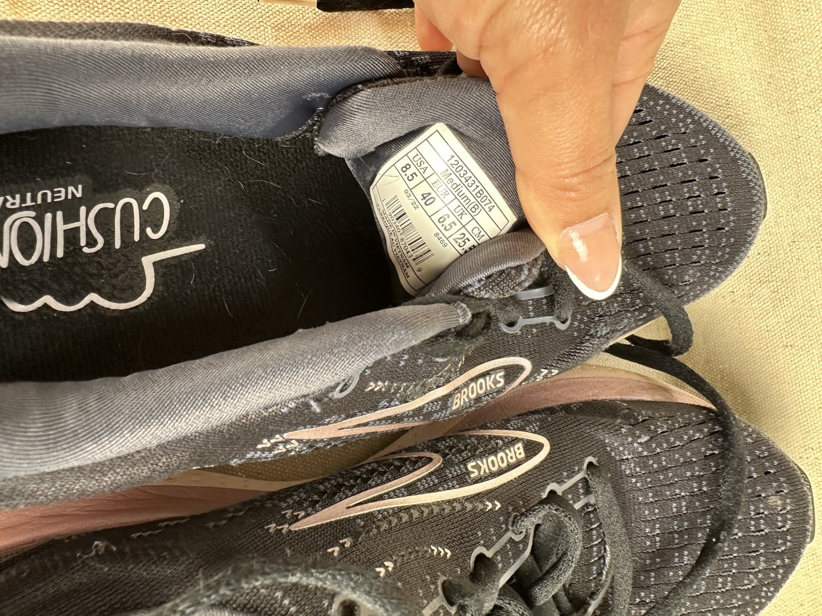 Brooks Glycerin GTS 19 Women’s Running Shoes Black/Pink, Size 8.5