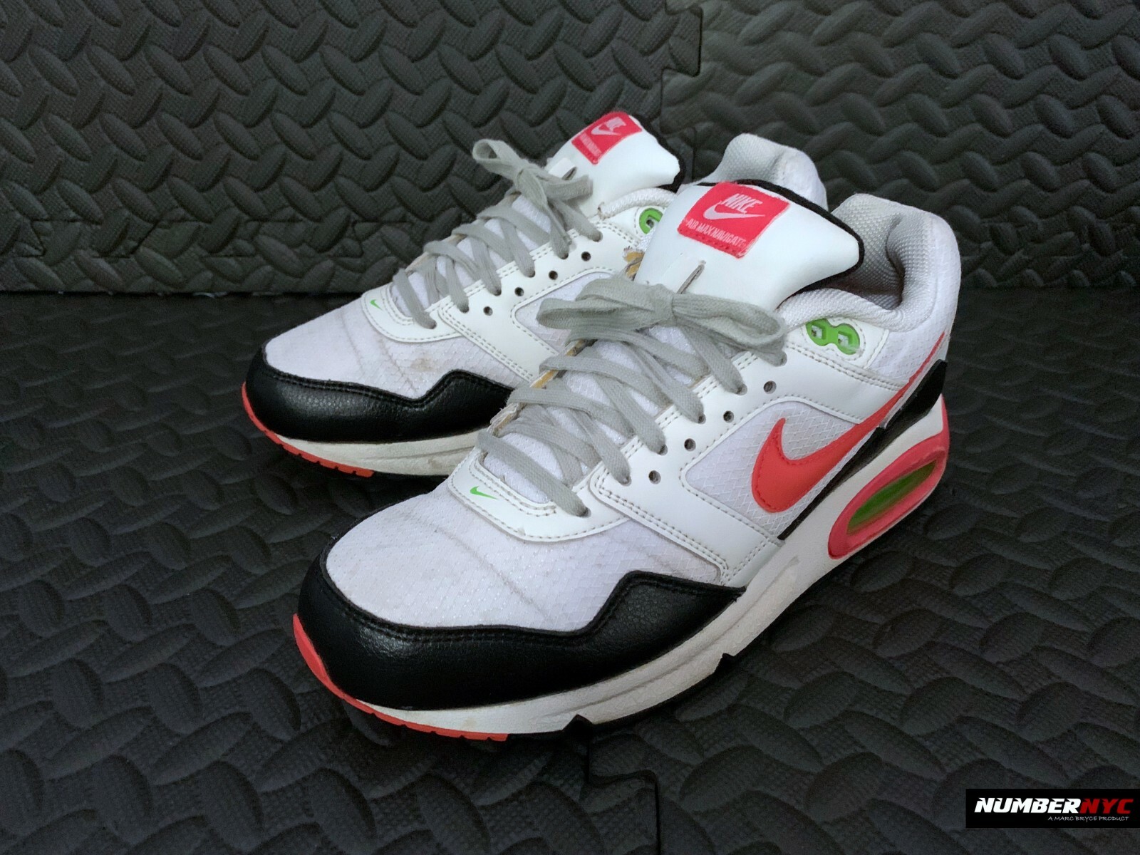 Nike Air Max Navigate Women Size 8 Pink Salmon White Black Neon Green 454249-102
