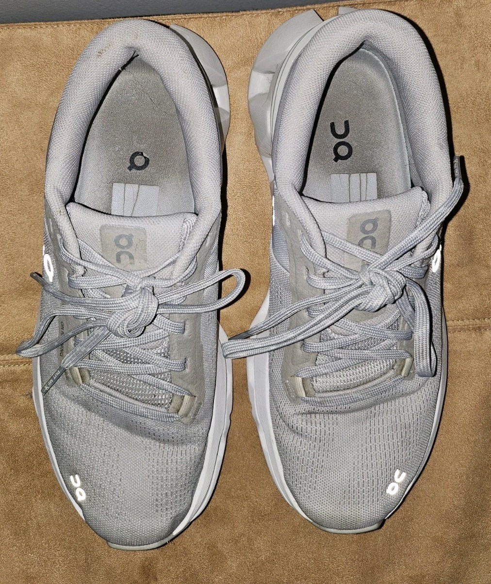 ON Cloud Cloudflyer 5 Glacier/Wolf Shoes Sneakers Size 8 Women White Gray