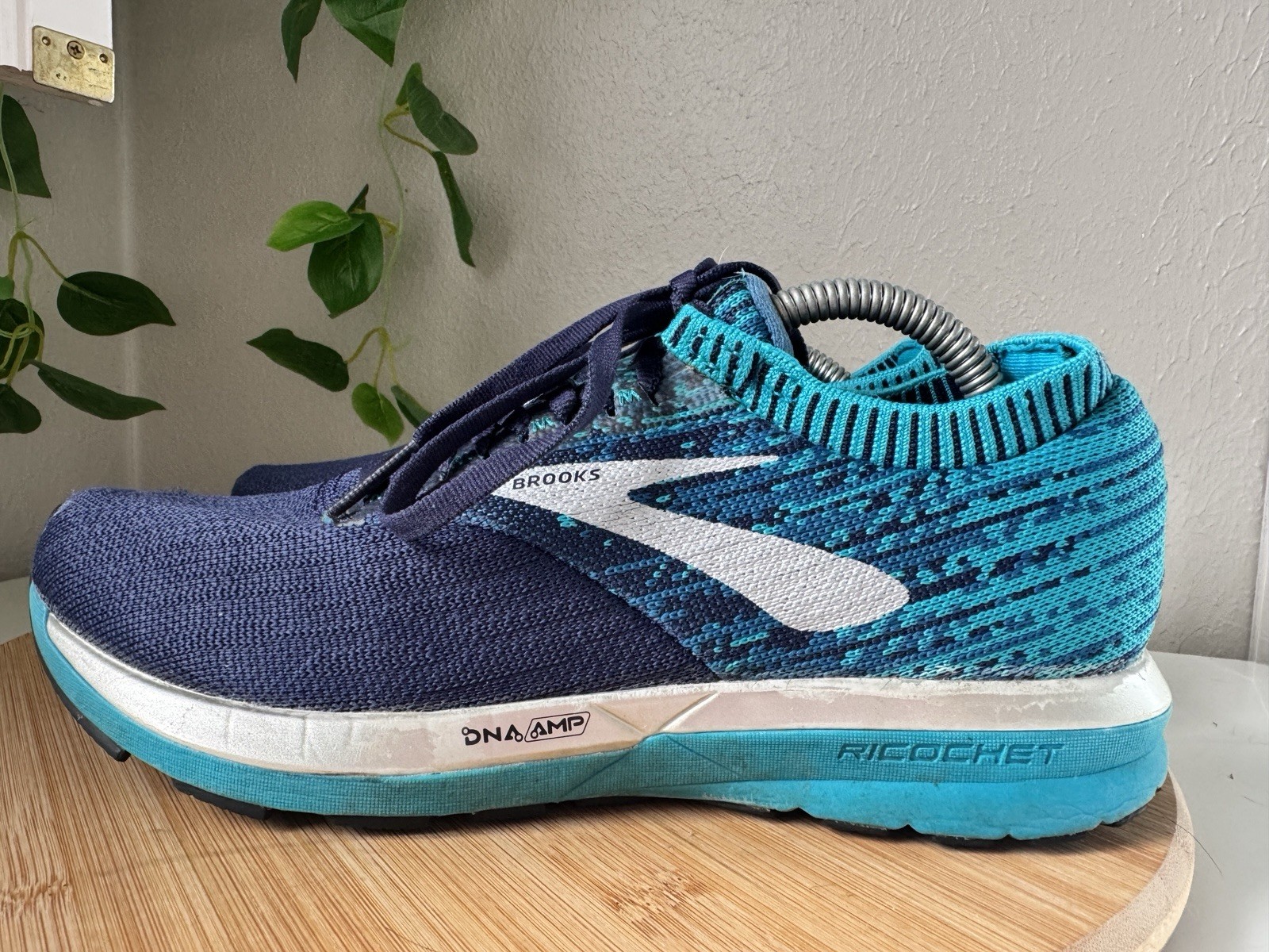 Brooks Ricochet Blue Running Shoes. Women’s 8 B