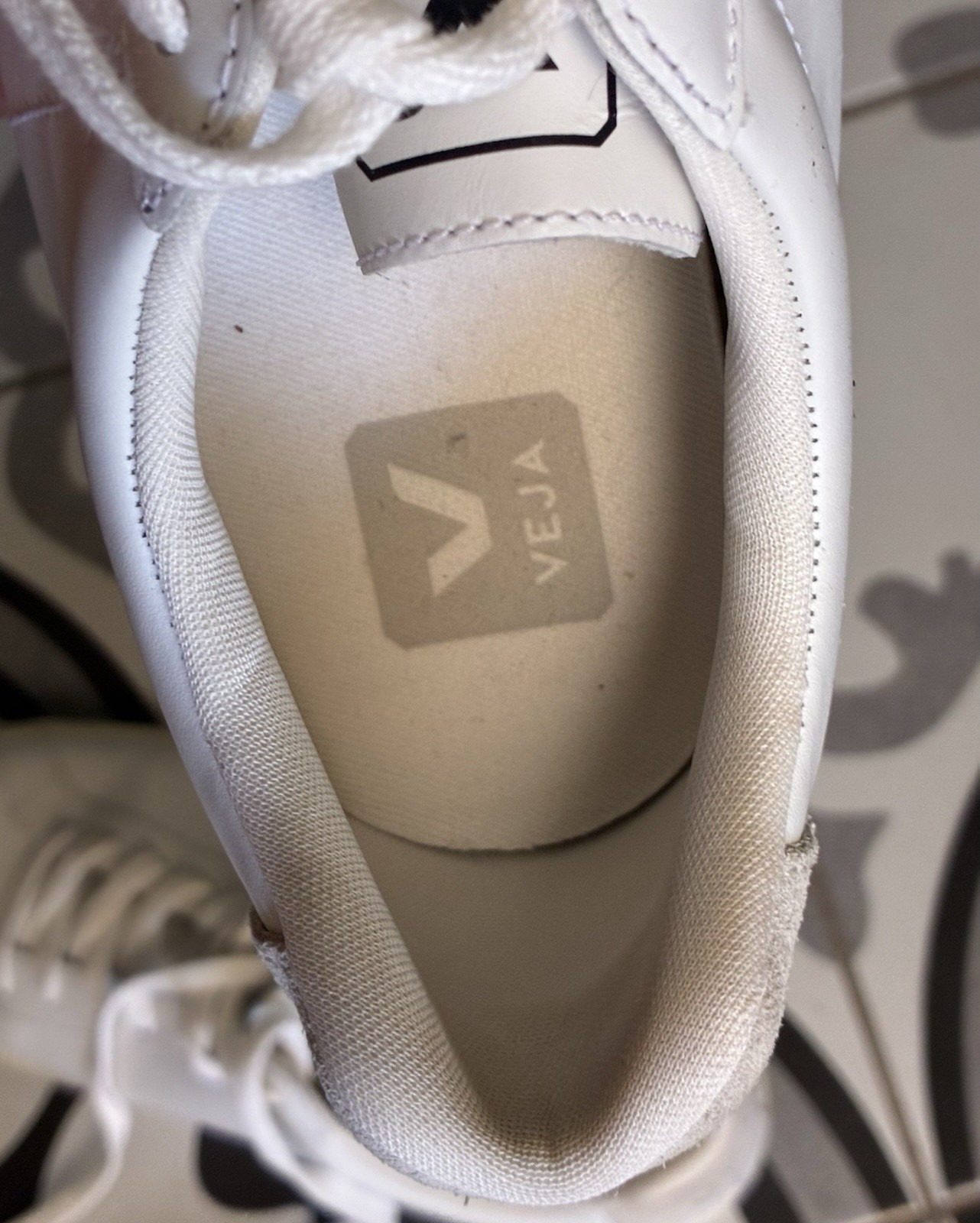 VEJA Low Esplar Leather Lace-Up Sneakers | White Great Condition Womens 9 EUC