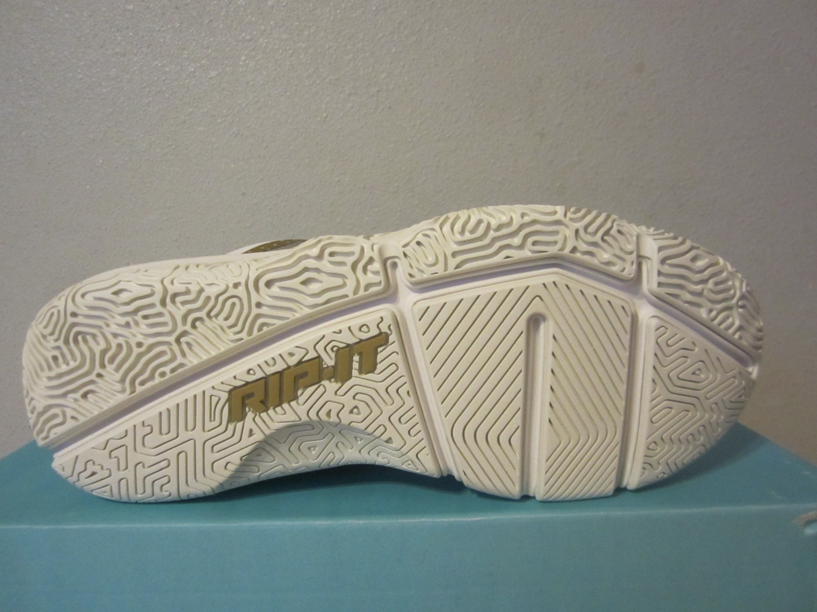 NIB Rip-It Rip It Future Court Volleyball white/gold sz 7 Womens $140