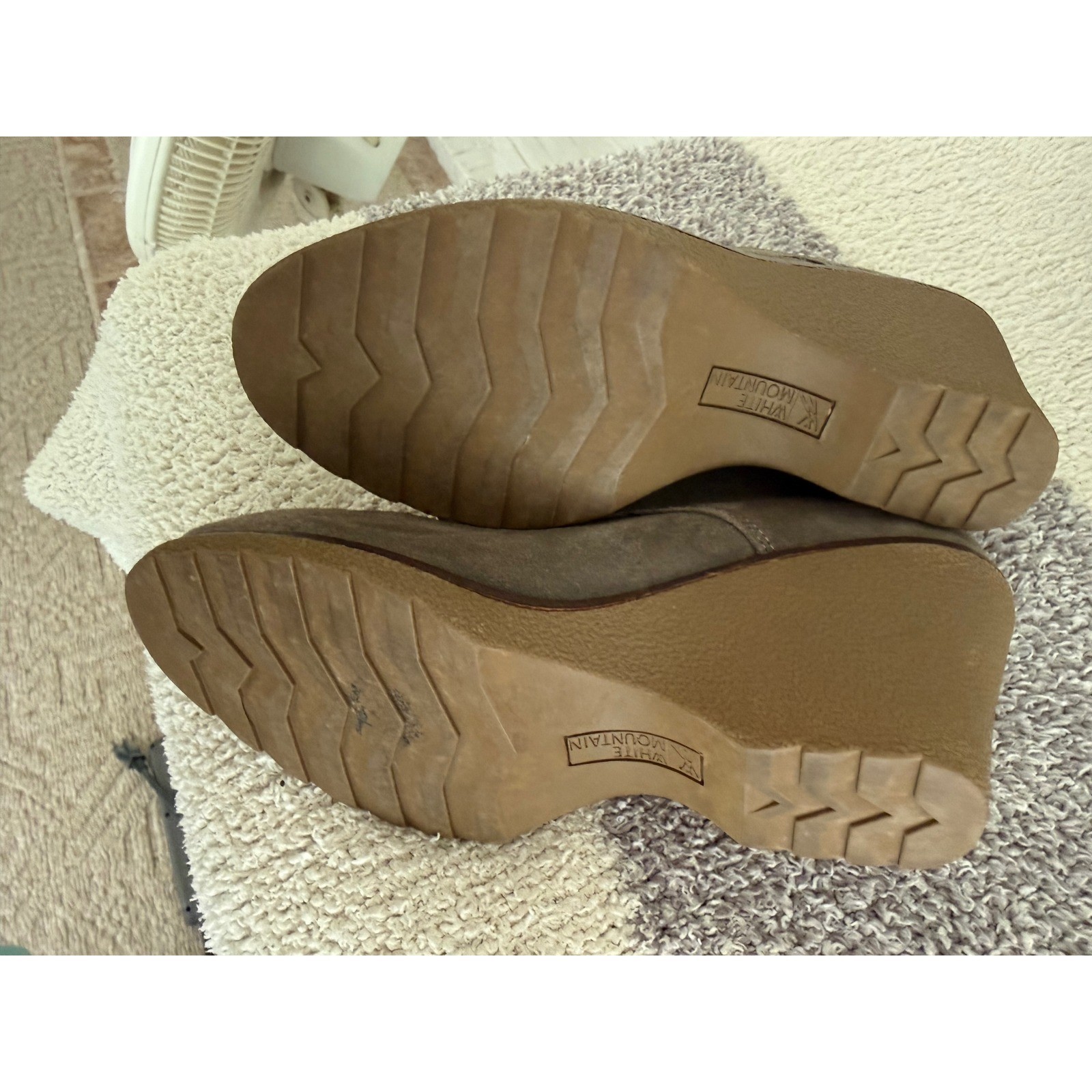 White Mountain Lambert Wedge Booties Womens 8.5 Taupe Excellent Suede Lace Up
