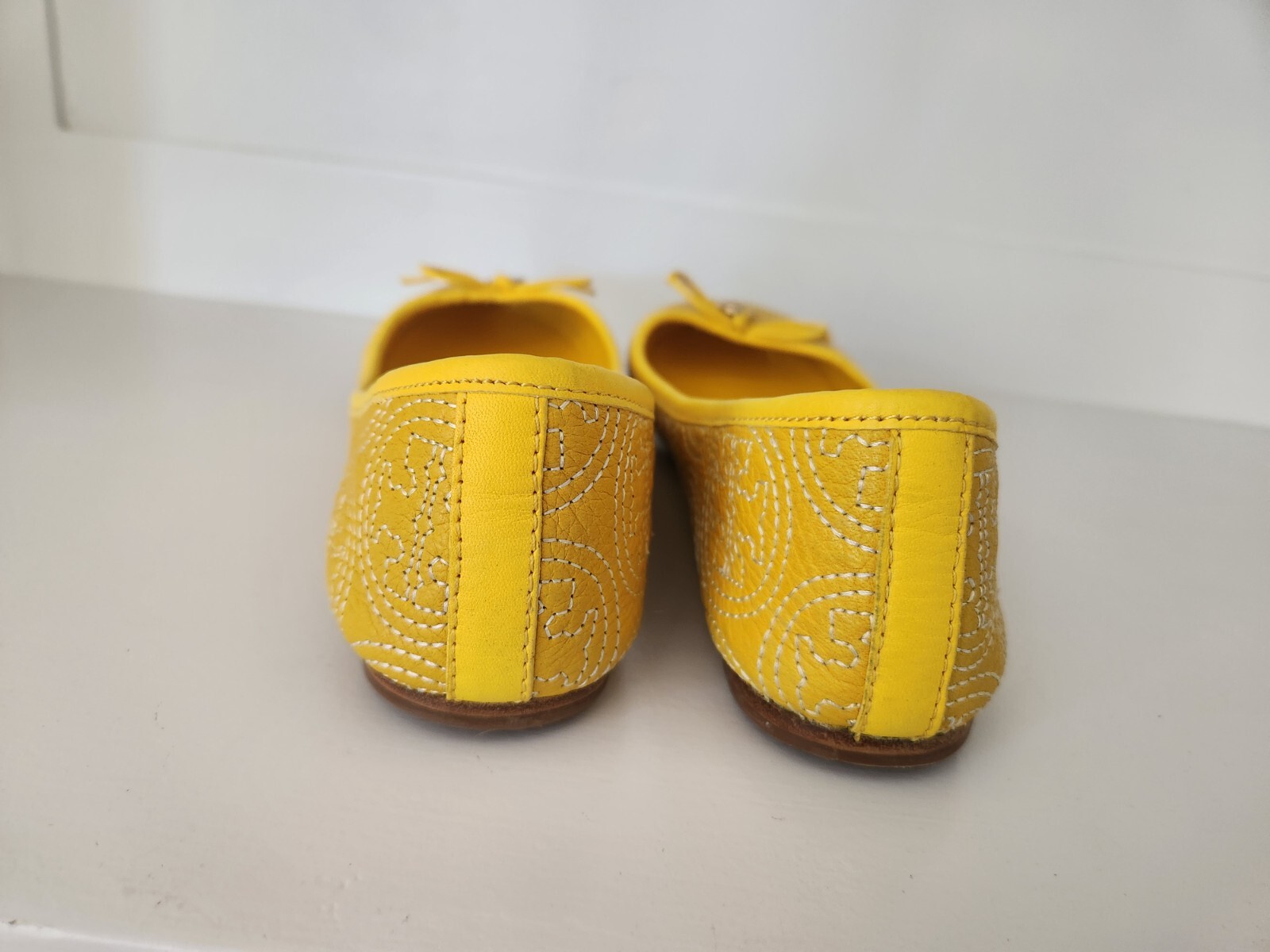VEUC Tory Burch Womens Chelsea Yellow Stitched Ballet Flats Sz 8 M
