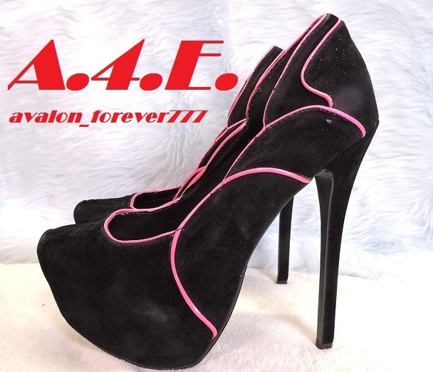 Styluxe Black velvet and Fuschia patent platforms Size 9.5 Womens Mens 8
