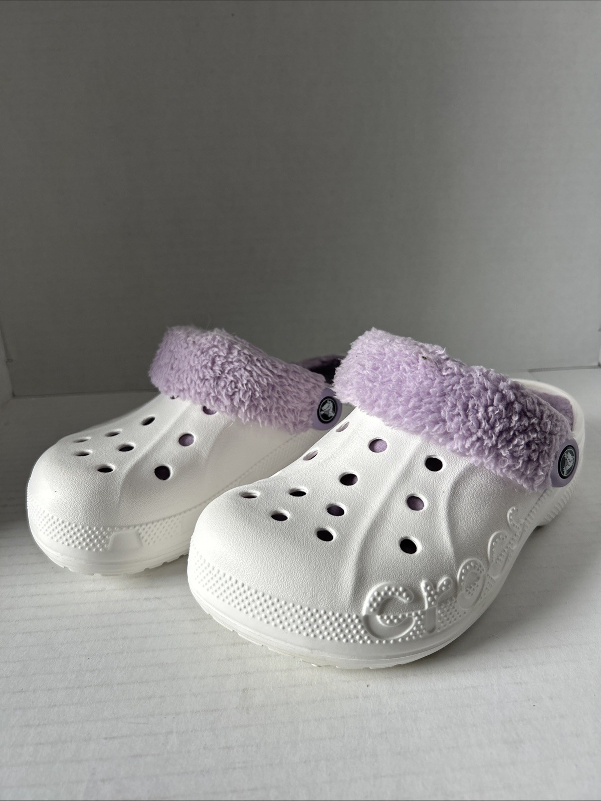 Crocs Unisex Baya Lined Clog | Fuzzy Slippers, White/Lavender Mens 4/Womens 6