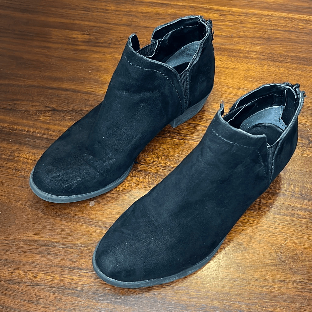 Carlos Bates 2 Black Faux Suede Almond Toe Ankle Boots US 6.5