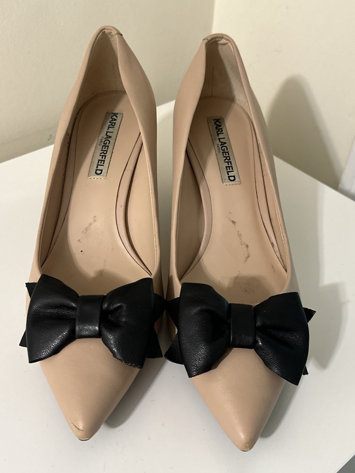 KARL LAGERFELD PARIS Beige/Black Patent Leather Pointed Toe Bow Pumps 9M