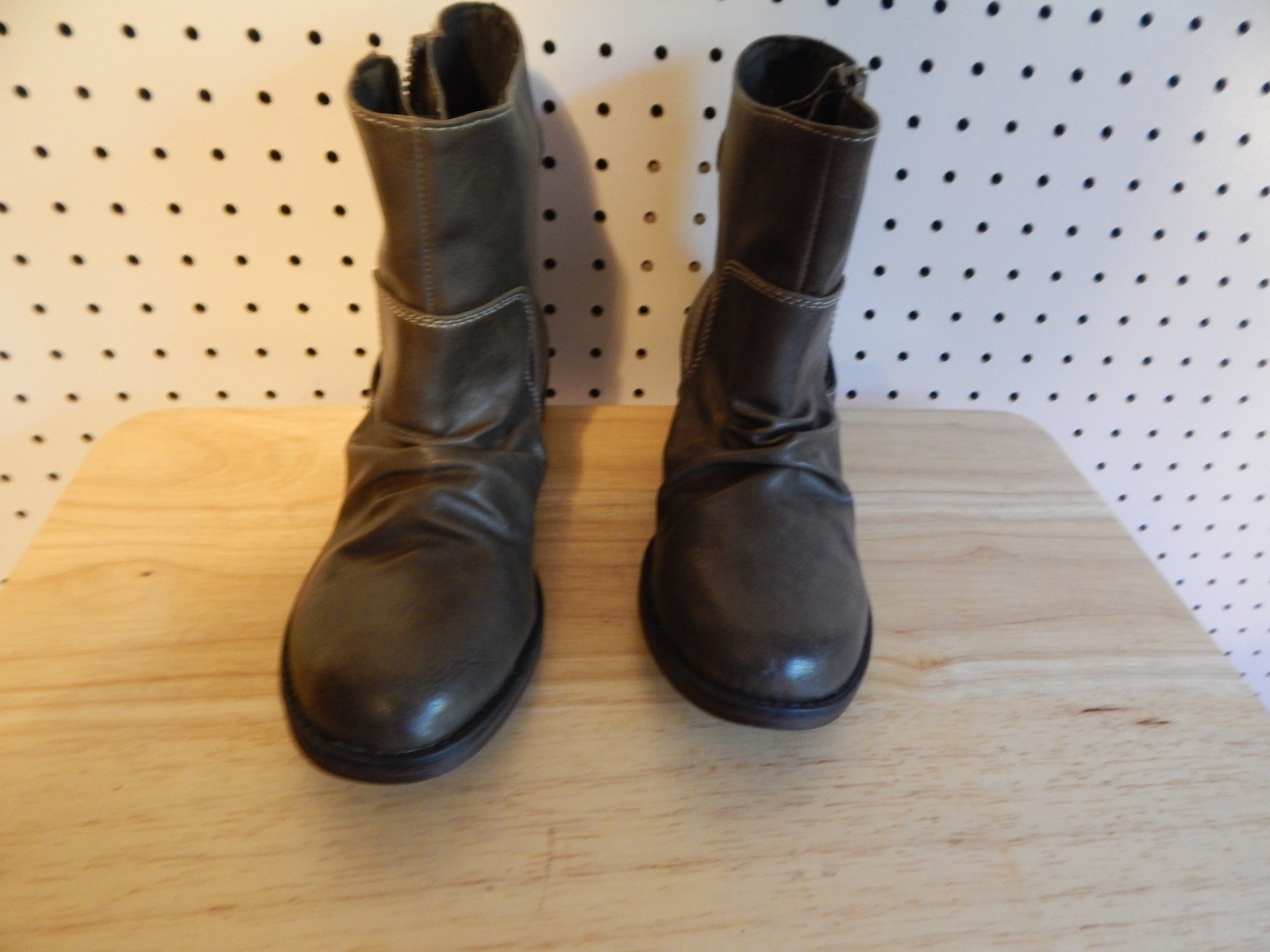 Womens ALDO ankle boots – size 37 – US size 6.5 – brownish gray