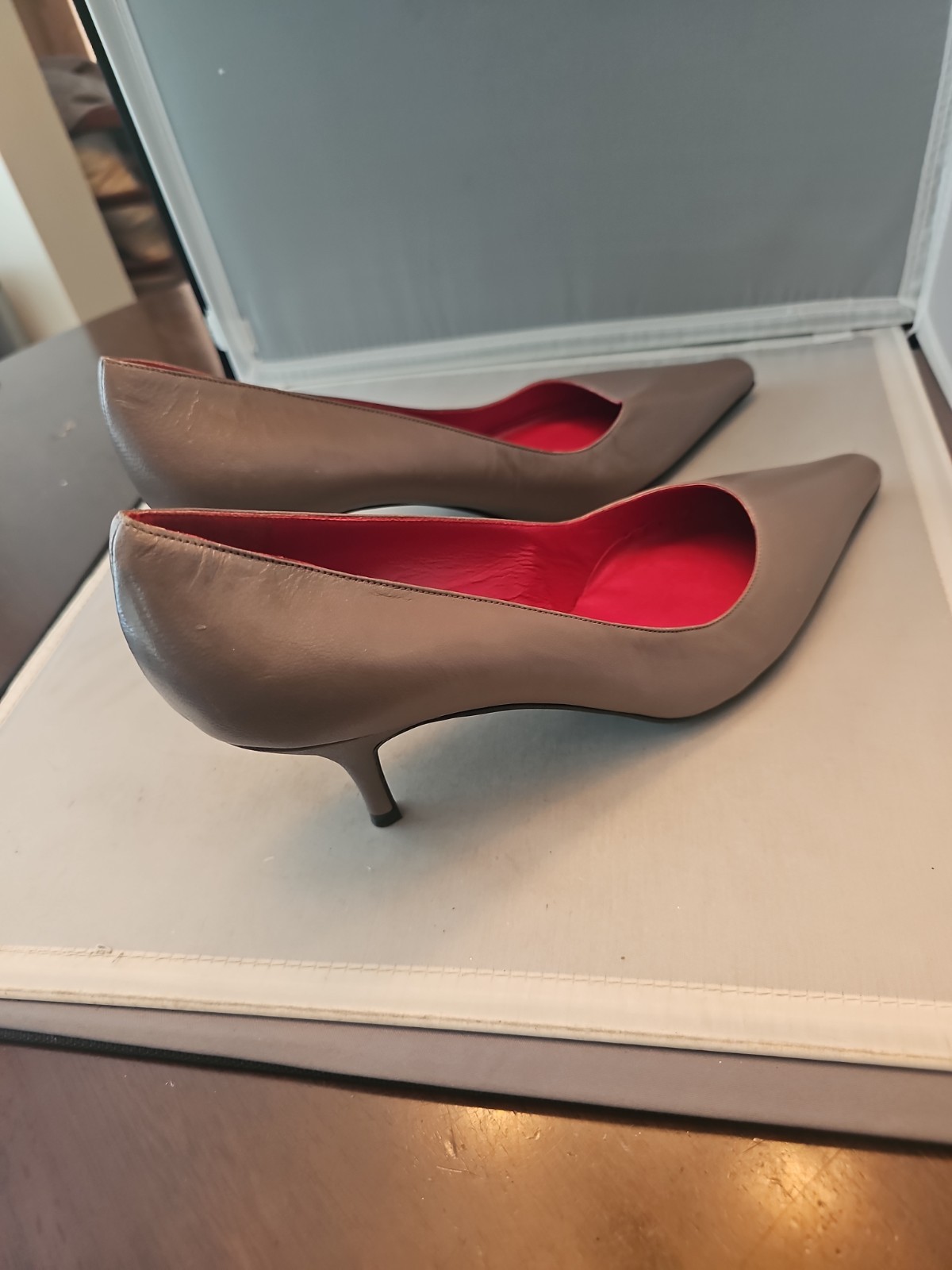 Women’s Anne Klein Gray Pointed Toe 2.5 Inch Heel Pump, Size 11 M Madein Italy