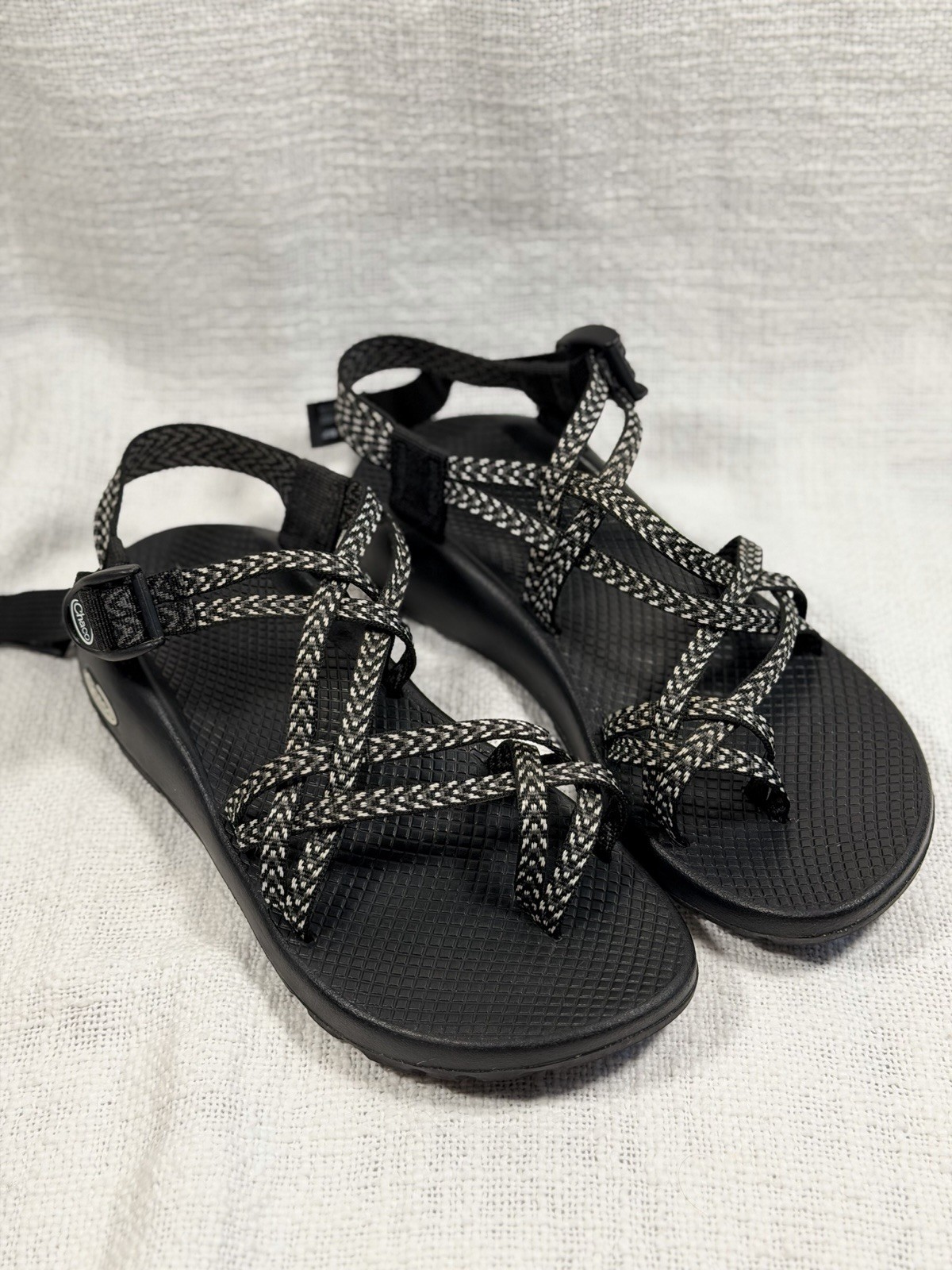 Chaco ZX/2 Classic Womens 9 Black White Toe Loop Sandals J106266 Excellent