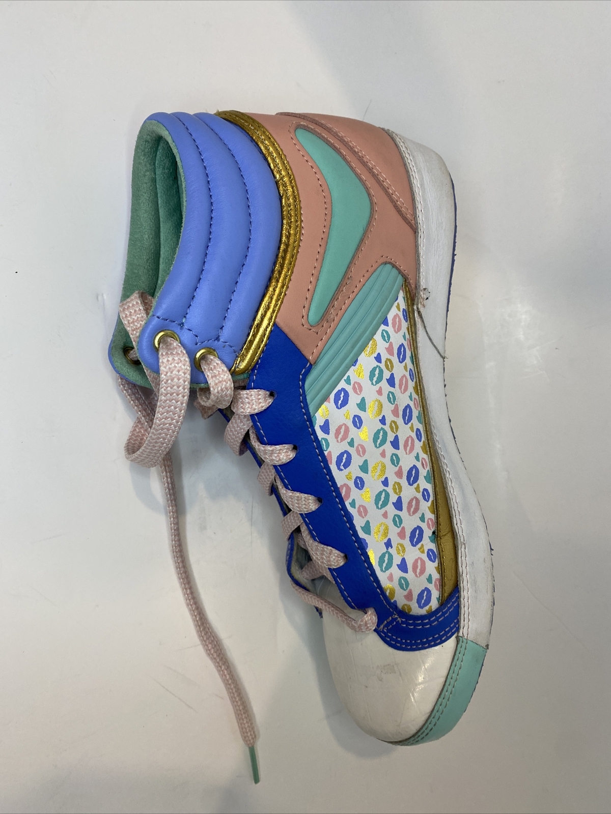 Love Pastry’s Women’s Shoes size 9 high tops Dance Hiphop Blue Green Pink Kisses