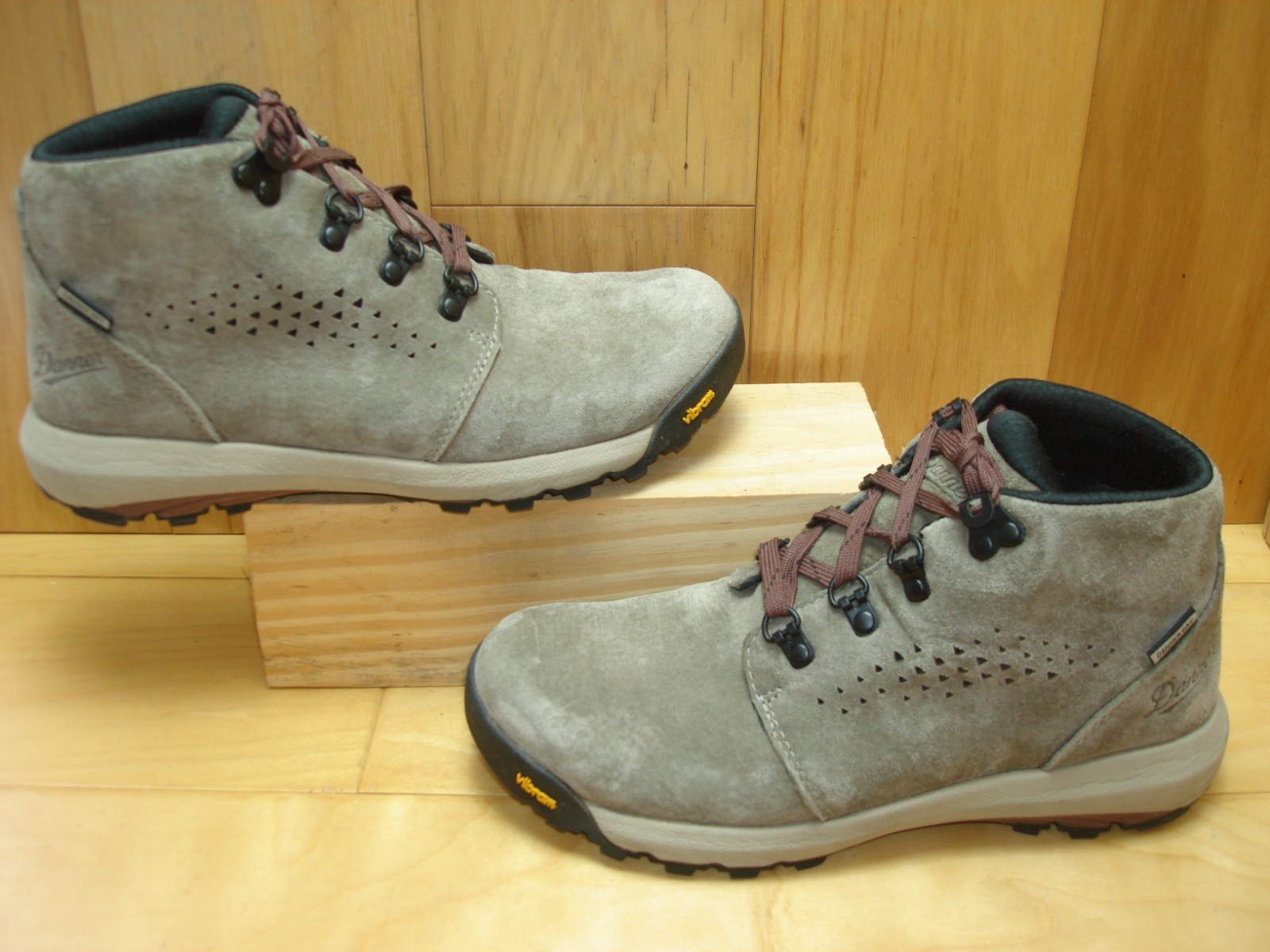 Women’s Sz 7 DANNER INQUIRE 4″ Chukka Hiking Trail Boots, Gray Suede LITE WEAR!