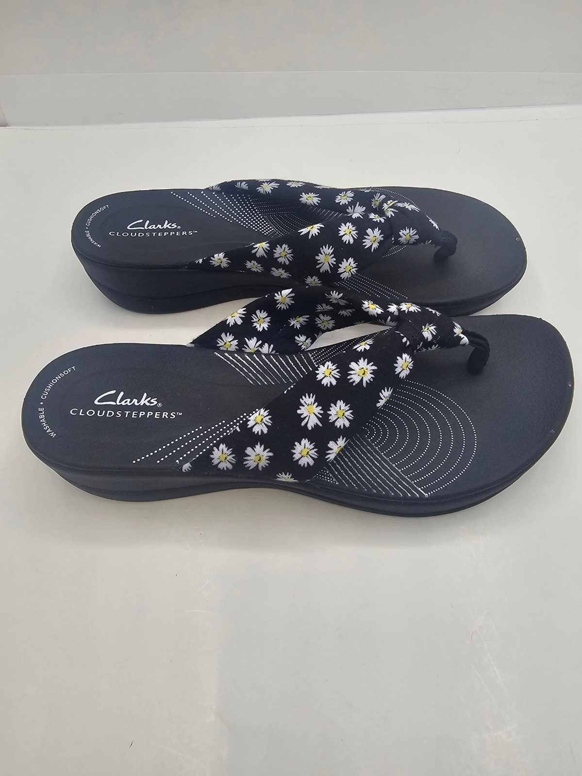 Clarks Cloudsteppers Flip Flop Sandals Women’s Size 10 Black Daisy Cushionsoft