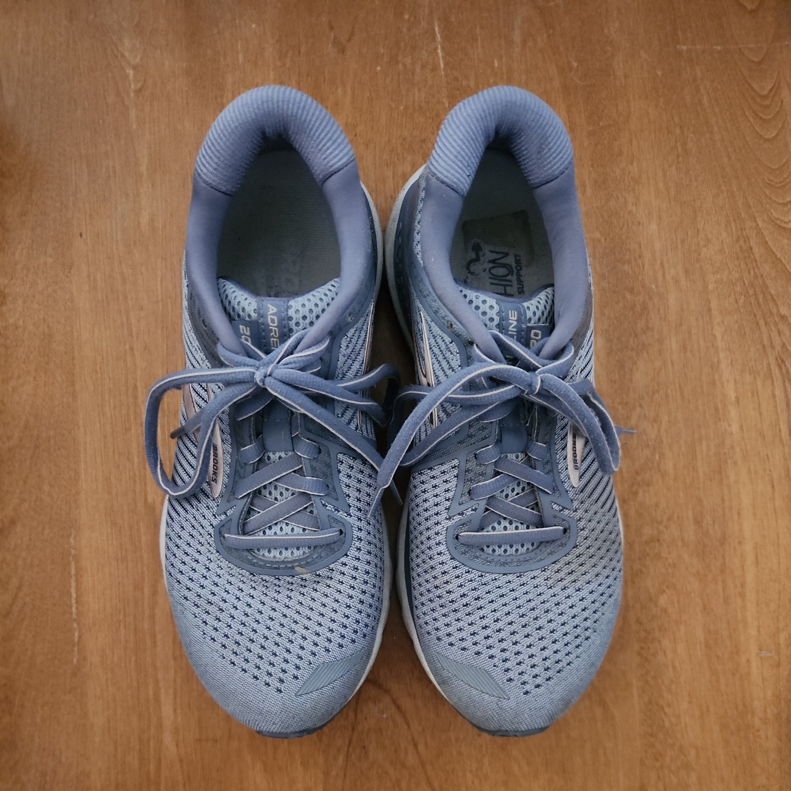 Brooks Women’s Tennis Shoes Size 8