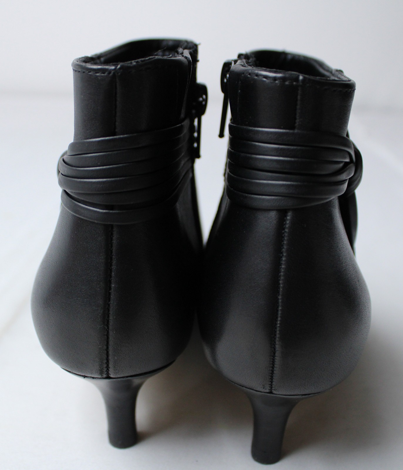 Bella Vita Women’s Jani Pointed Toe Zippered Booties CD4 Black Leather US:6.5M
