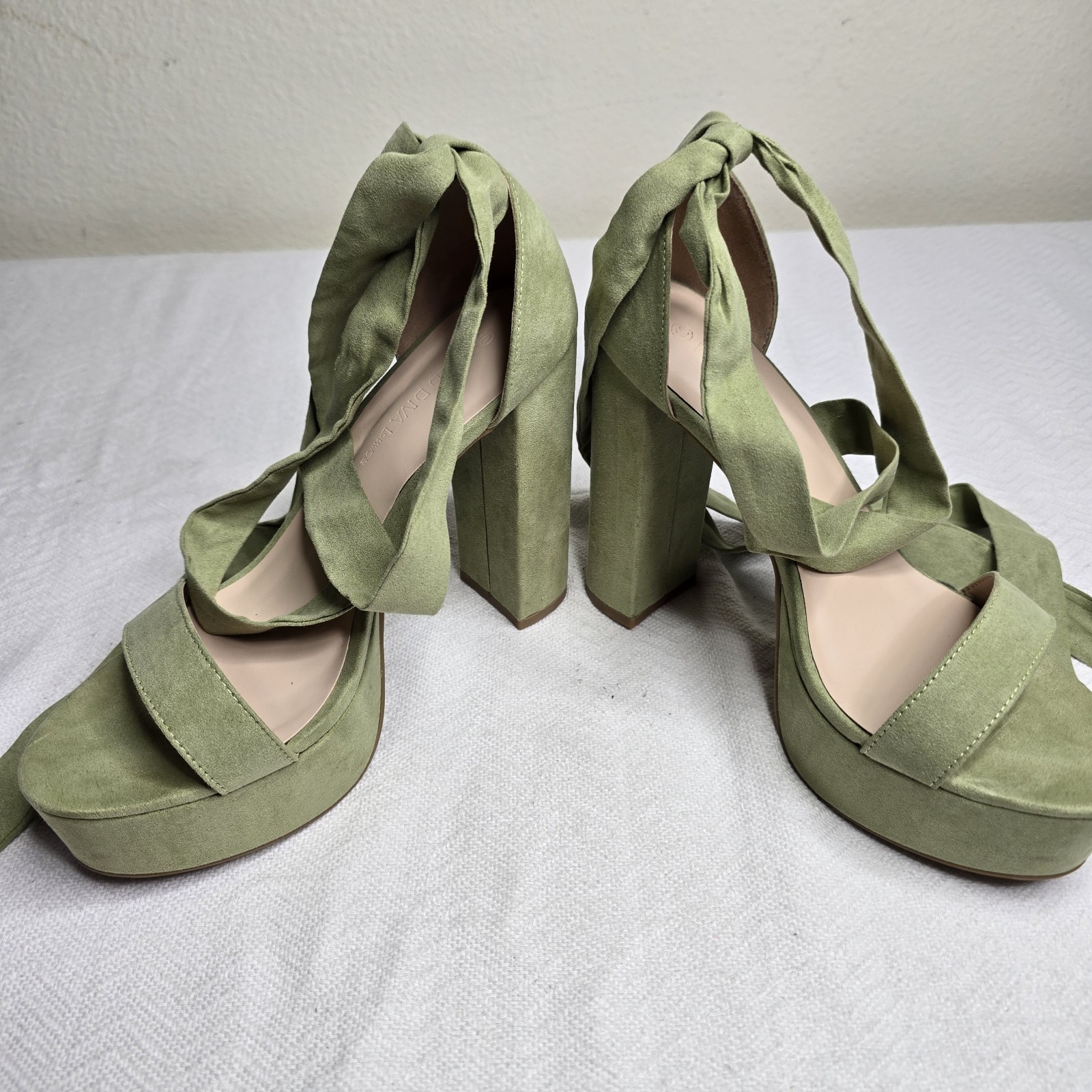 Wild Diva Lounge Olive Green Lace-Up Platform Heels – Women’s Size 10