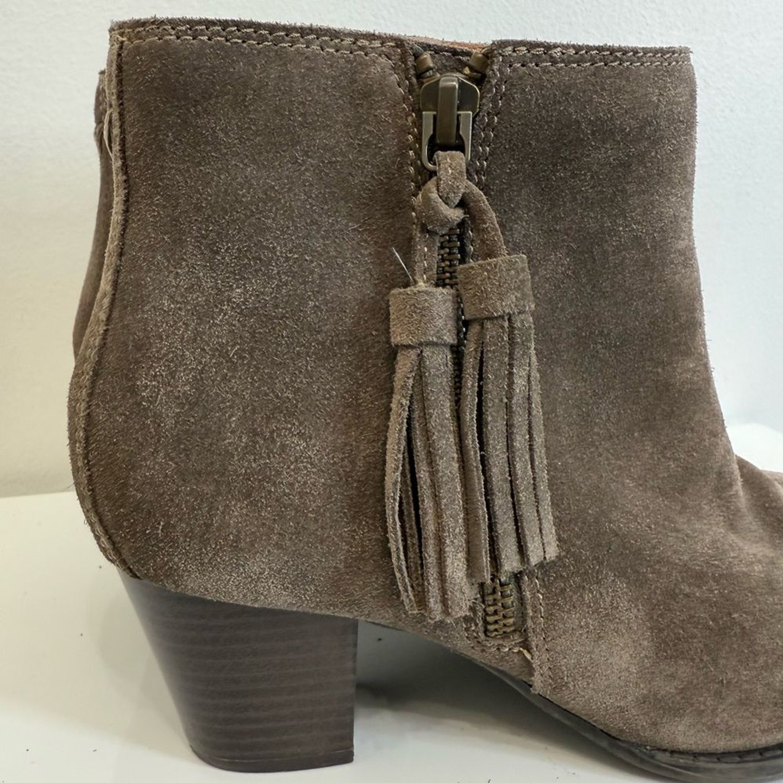 Vionic Shoes Madeline Ankle Boot Taupe Suede Block Heel Tassel Side Zip Size 7