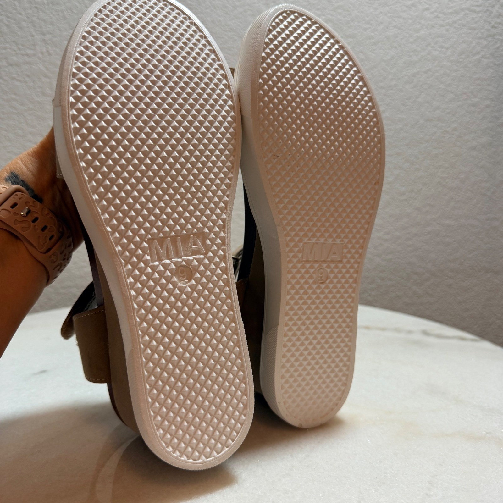 MIA Womens Taupe Platform Wedge Sandals Size 9 Hook Loop Ankle Strap Neutral
