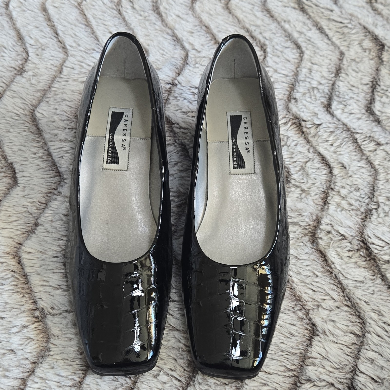 Caressa Ultima Series Classic BLK PATCRC Black Patent Croc Block Heel Shoes 9W