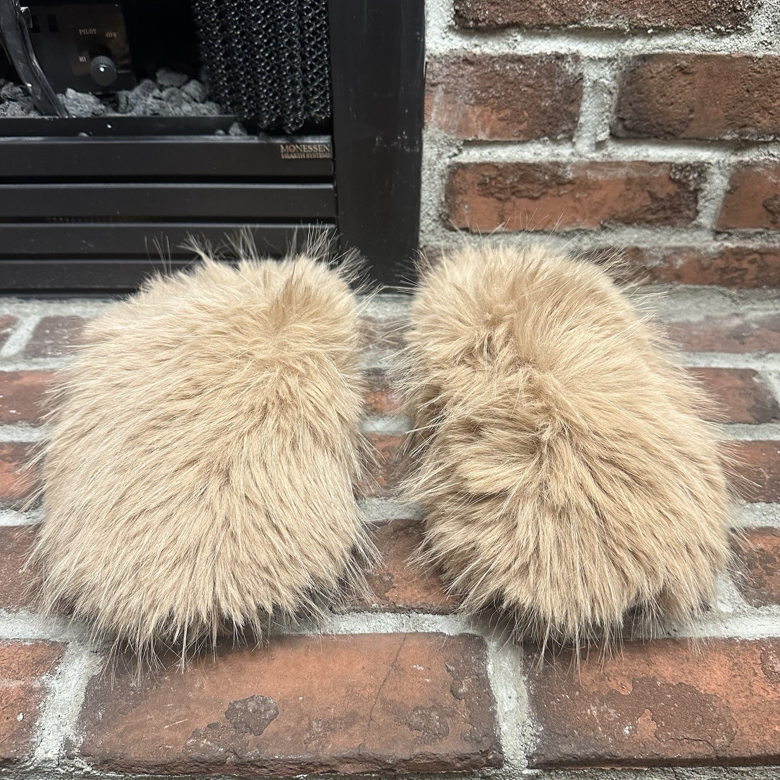Furry Slippers Size 44-45 Soft Cozy Indoor/Outdoor Home Footwear Unisex Super
