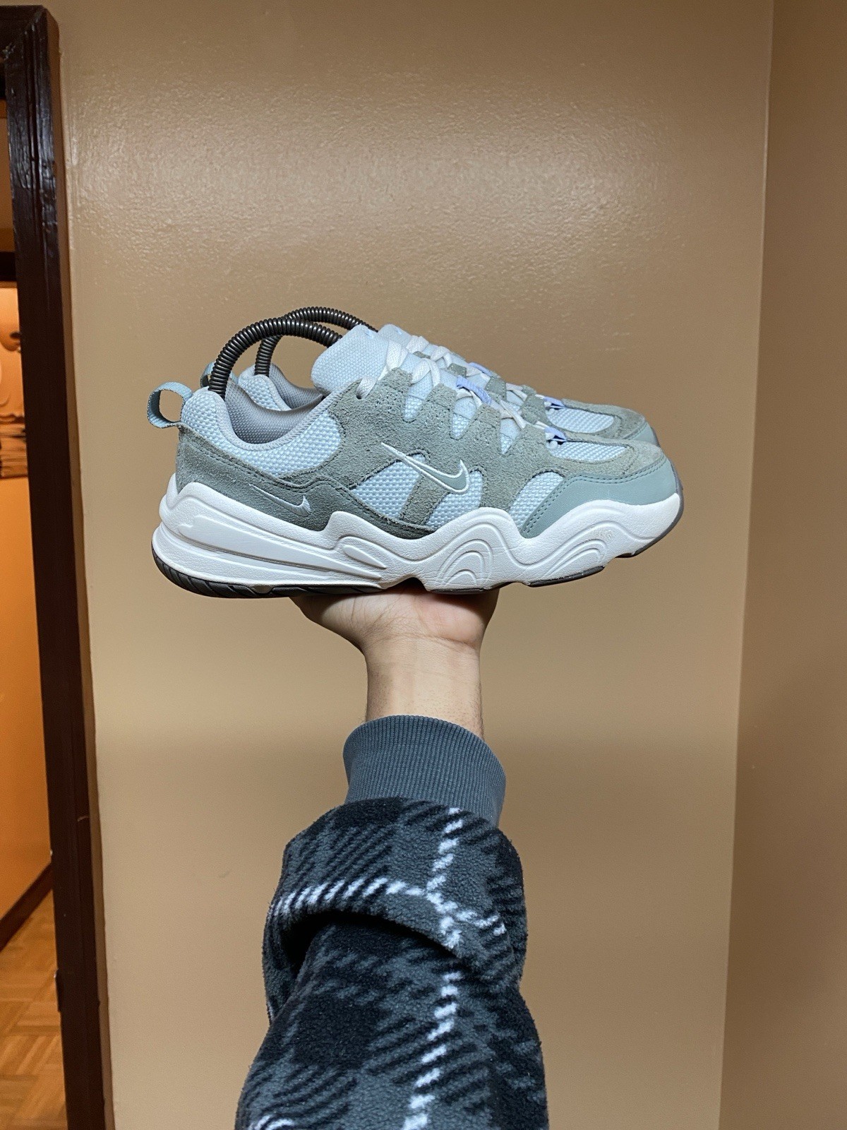 Nike Tech Hera Women’s Sneakers “Mica Green” Size 8.5 DR9761-001