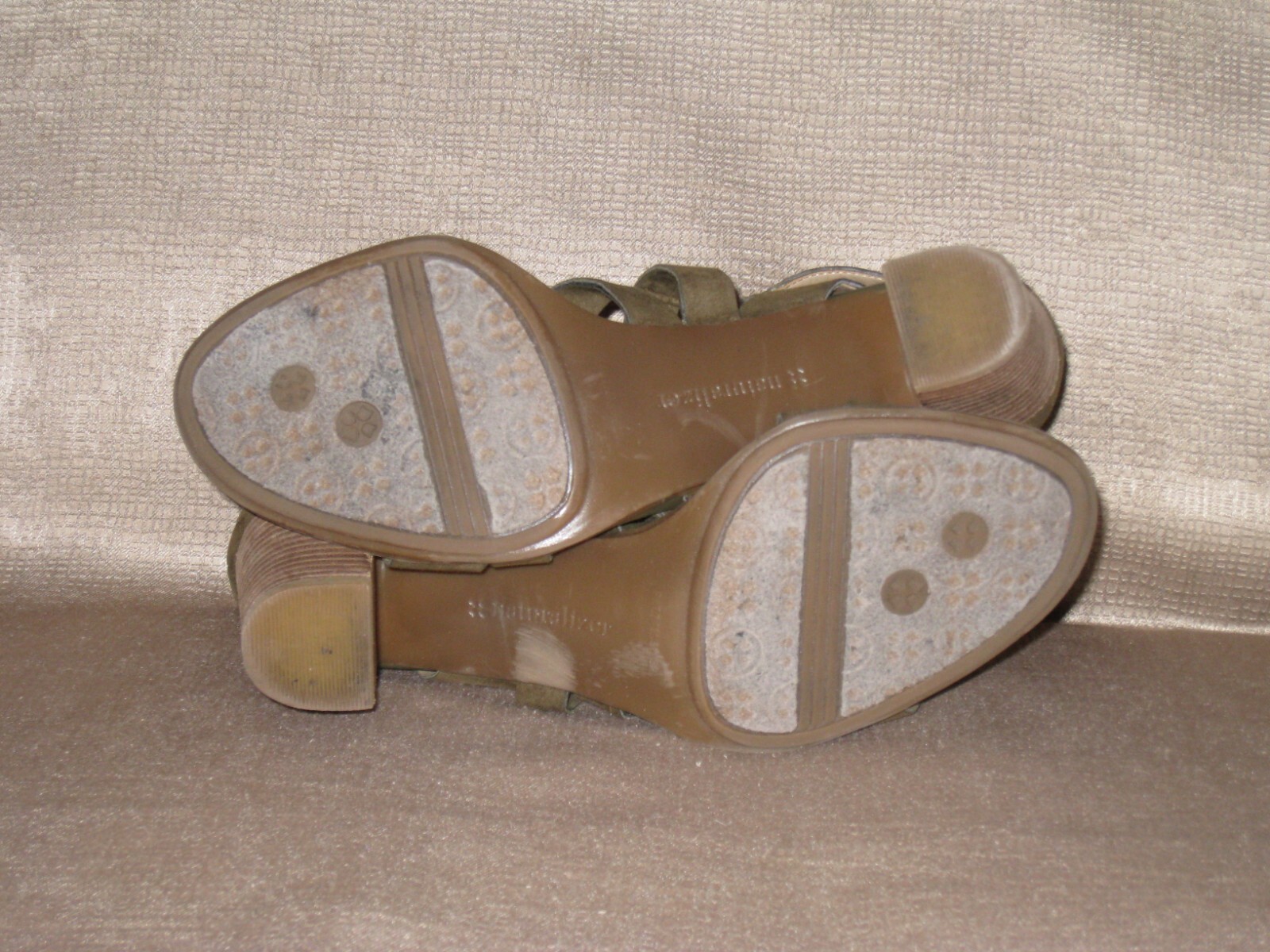 Naturalizer «London» Strappy Sandal. Olive Green. Sz 8.5M. 2.75 in. stacked heel