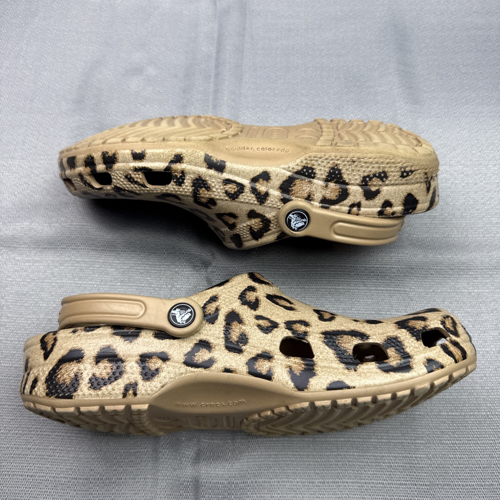 Crocs Adult Baya Leopard Print Clogs Men’s Sz 9 Women’s Sz 11