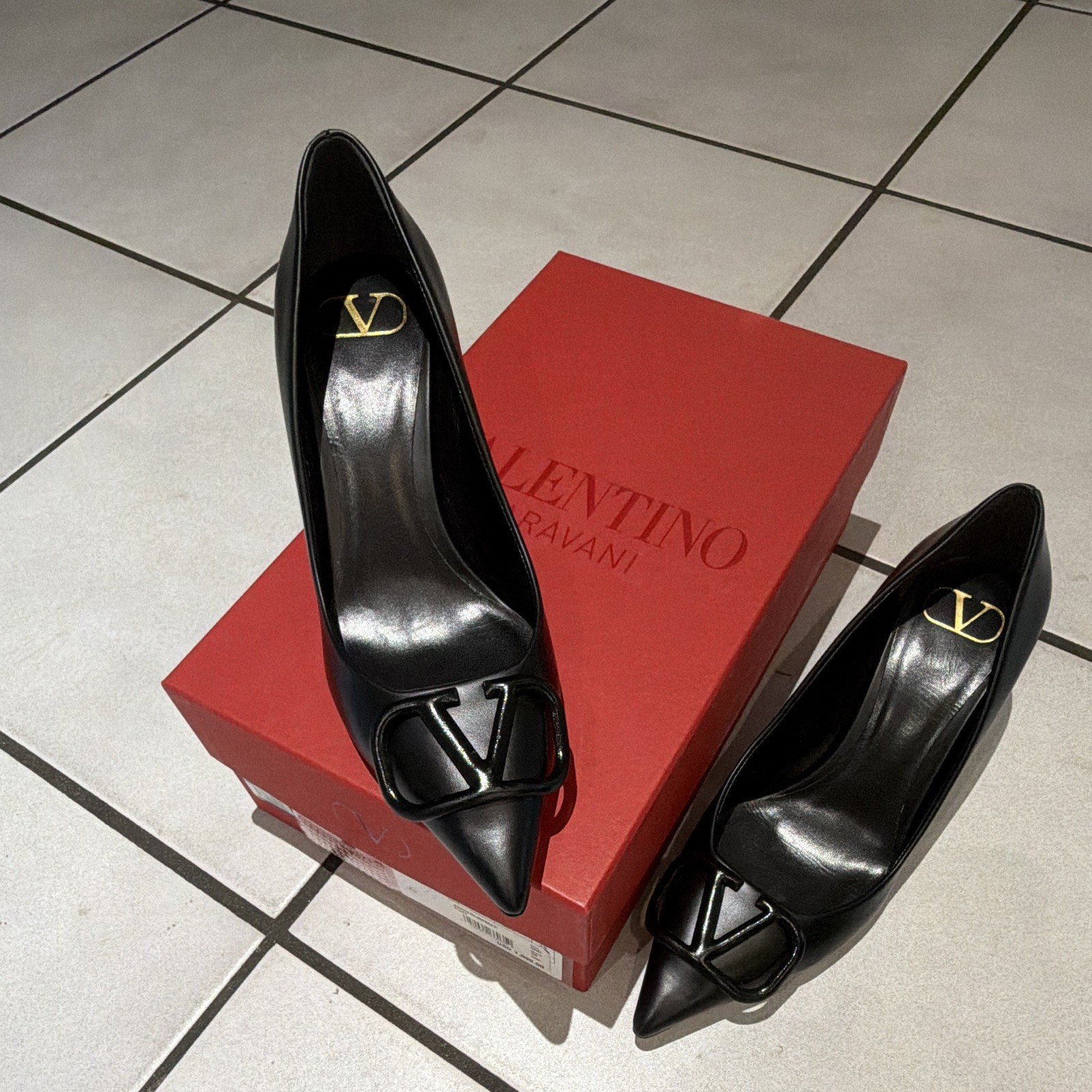 Valentino Garavani Black Leather VLogo Signature Pointed Toe Pumps – Size 38 7.5