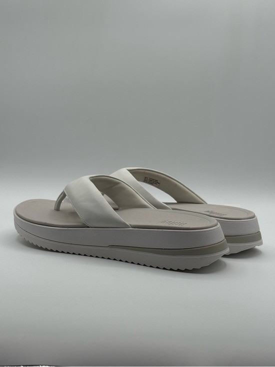 FitFlop Surf Leather Women’s White Platform Flip Flop Sandals Cushioned Comfort