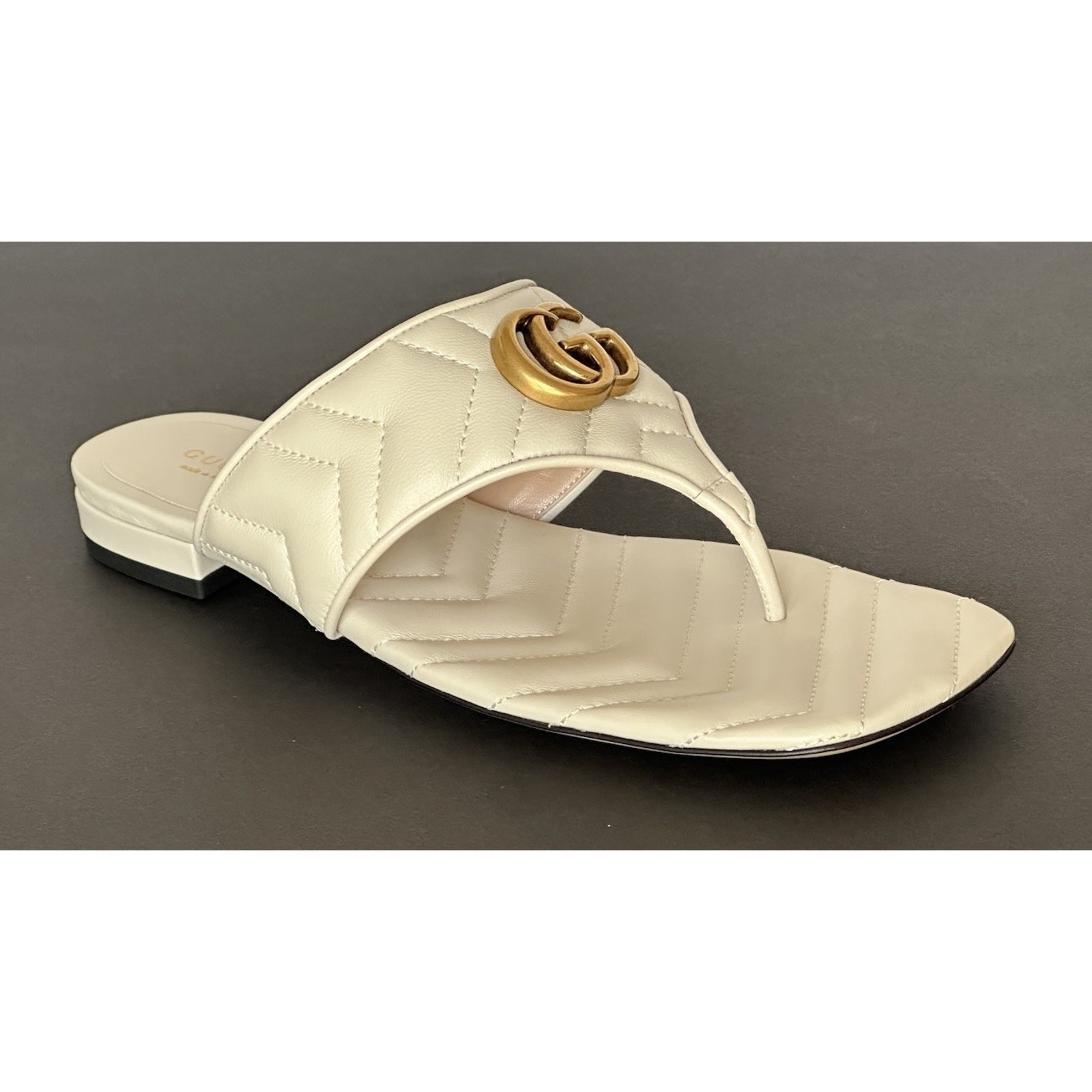 Gucci GG Marmont Padded White Leather Thong Sandals 6.5 US (36.5 Eu) 776948 NIB