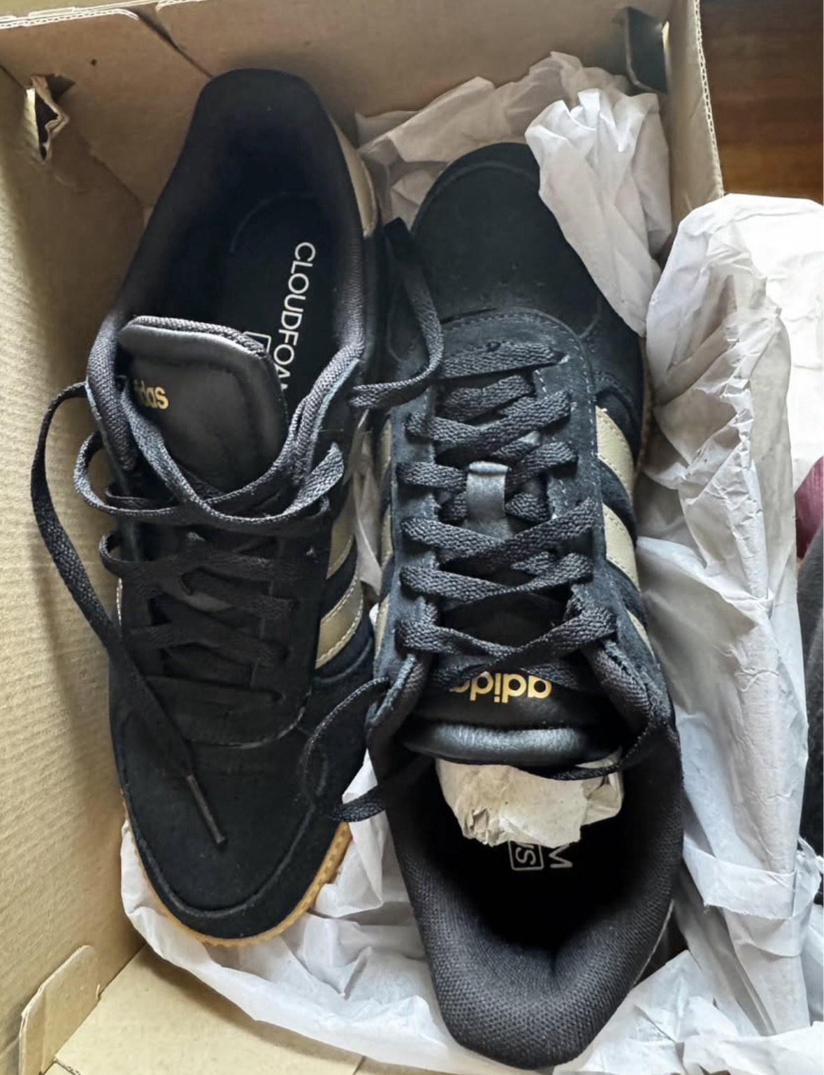 adidas women’s Cloudfoam Low Top Lace-Up Sneakers Black Beige Gum Rubber Sole
