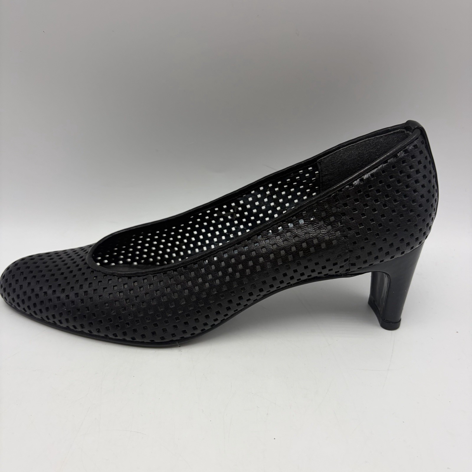 Stuart Weitzman Heels Womens Perforated Black Leather Heels Shoes Read