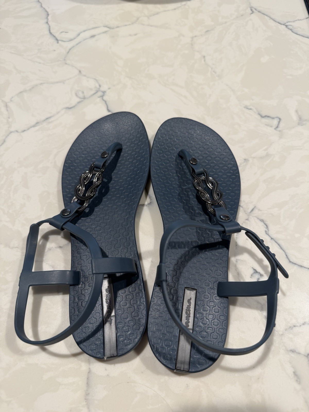 Ipanema Class Charm T-Strap Sandals Blue Silver Knot Detail Size 7 Brazil