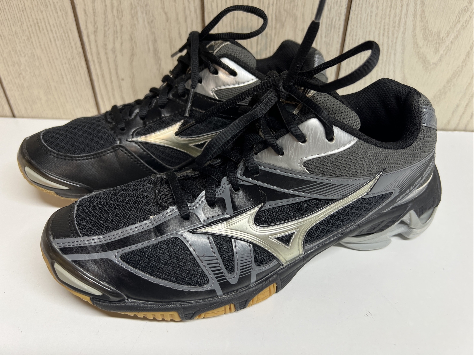 Mizuno Volleyball Shoes Womens Wave Bolt 6 Black Silver Size 9 Sports Excellent!