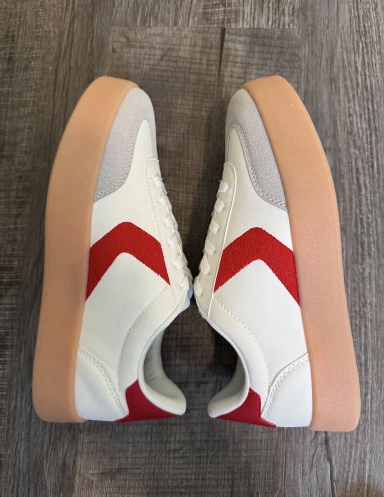 La Sheelah Paddle-28 White/Red Colorblock Low Top Lace-Up Sneaker