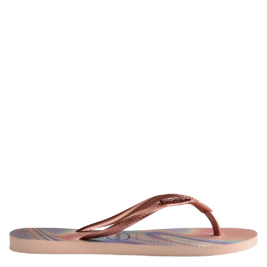 Havaianas Kids Embossed Logo Rubber Flip Flop, Brand Size 33/34 ( Size 3/4Y )