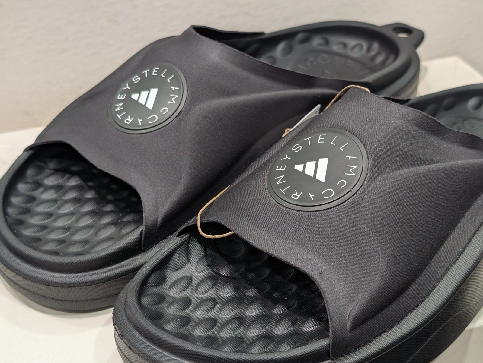 Adidas by Stella McCartney Women’s aSMC Slide – Size: 7 – JS0265 – Black – NEW !