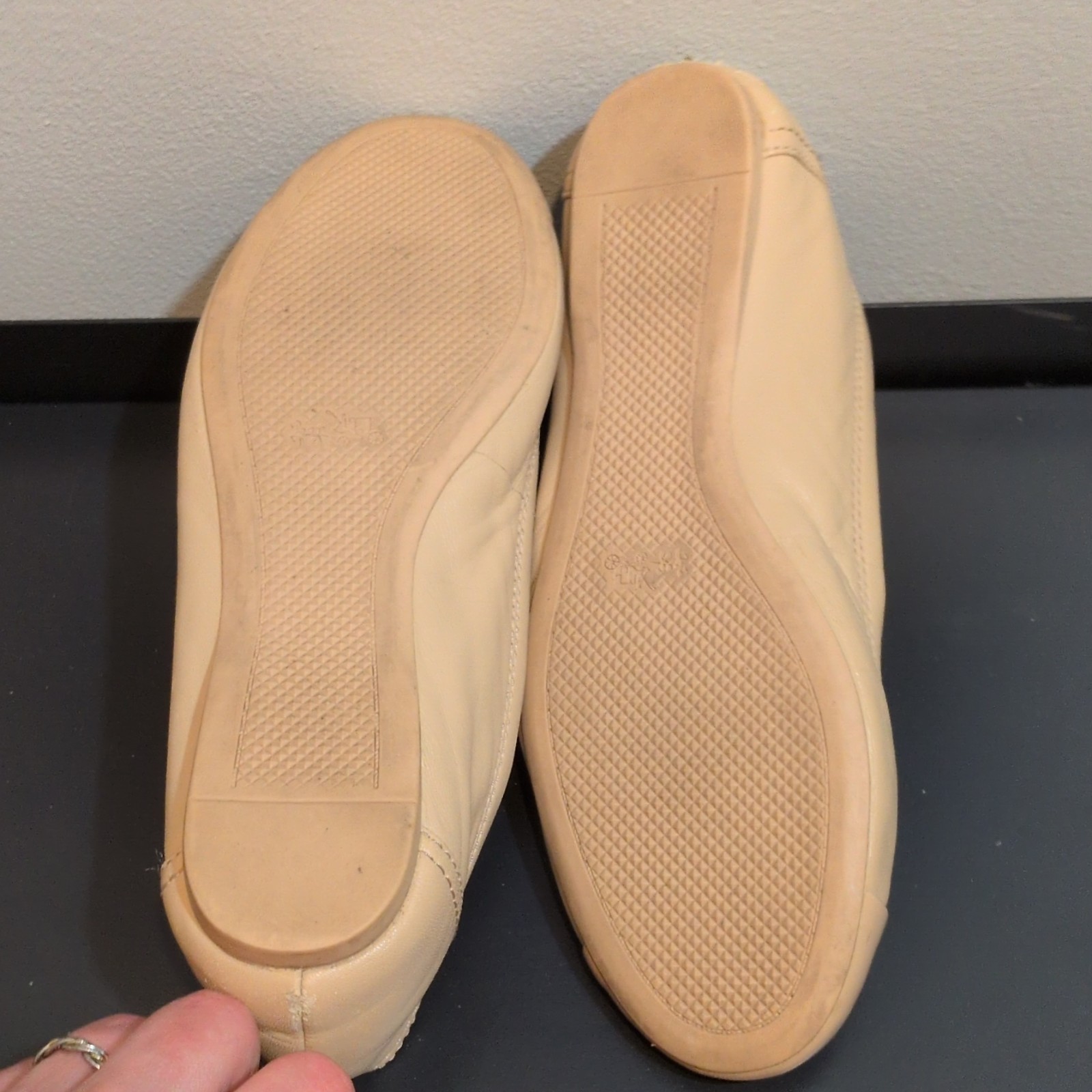 Coach Women’s Beige Leather Cap Toe Logo Ballet Flats Slip-On 6.5