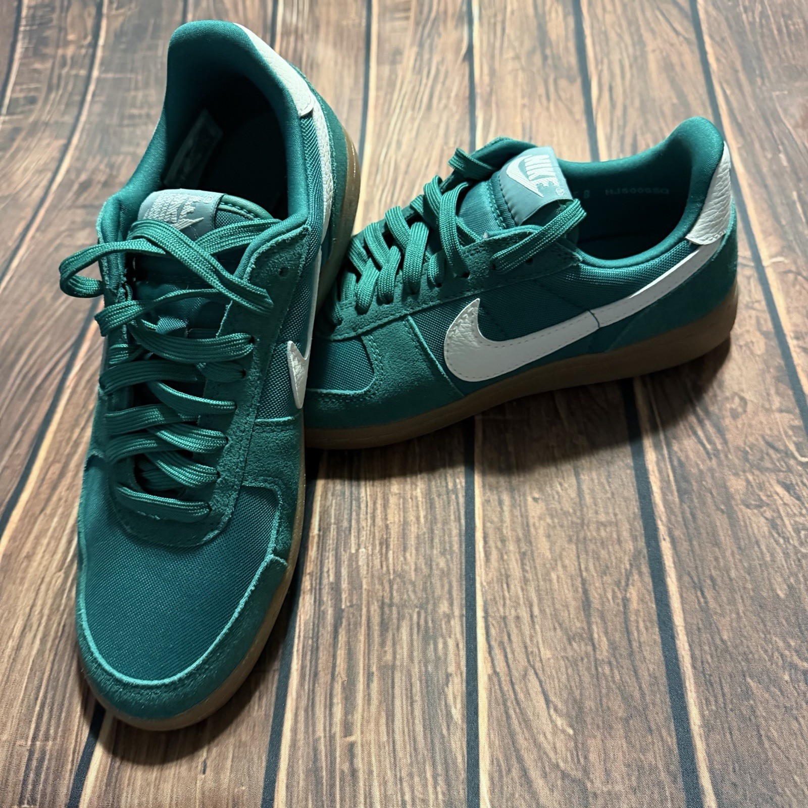 Nike Women’s Size 8 Green Gum Sole Low Top Sneakers HJ6000-300