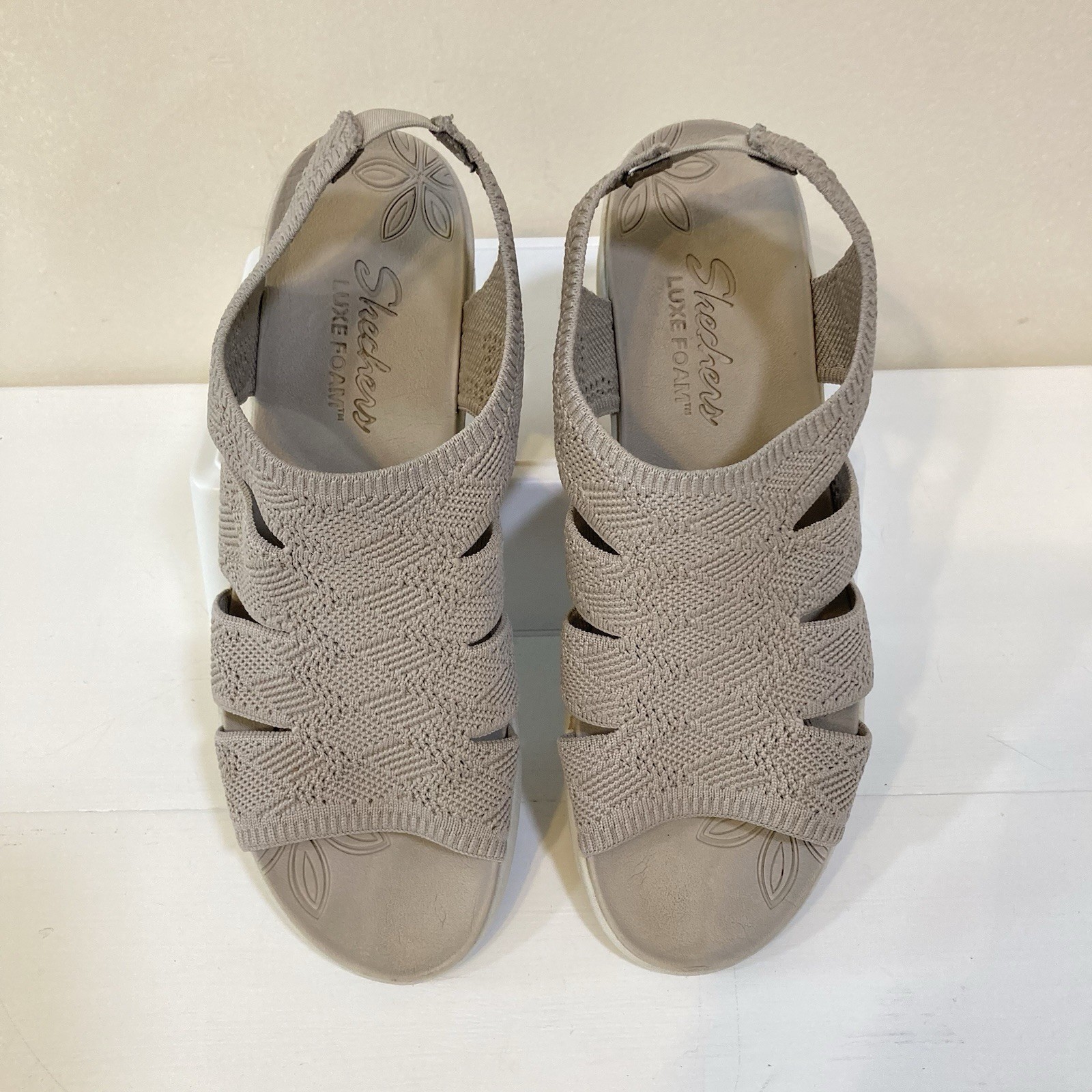 Skechers Pier Lite Memory Maker Knit Wedge Sandals Sz 10 Womens Taupe