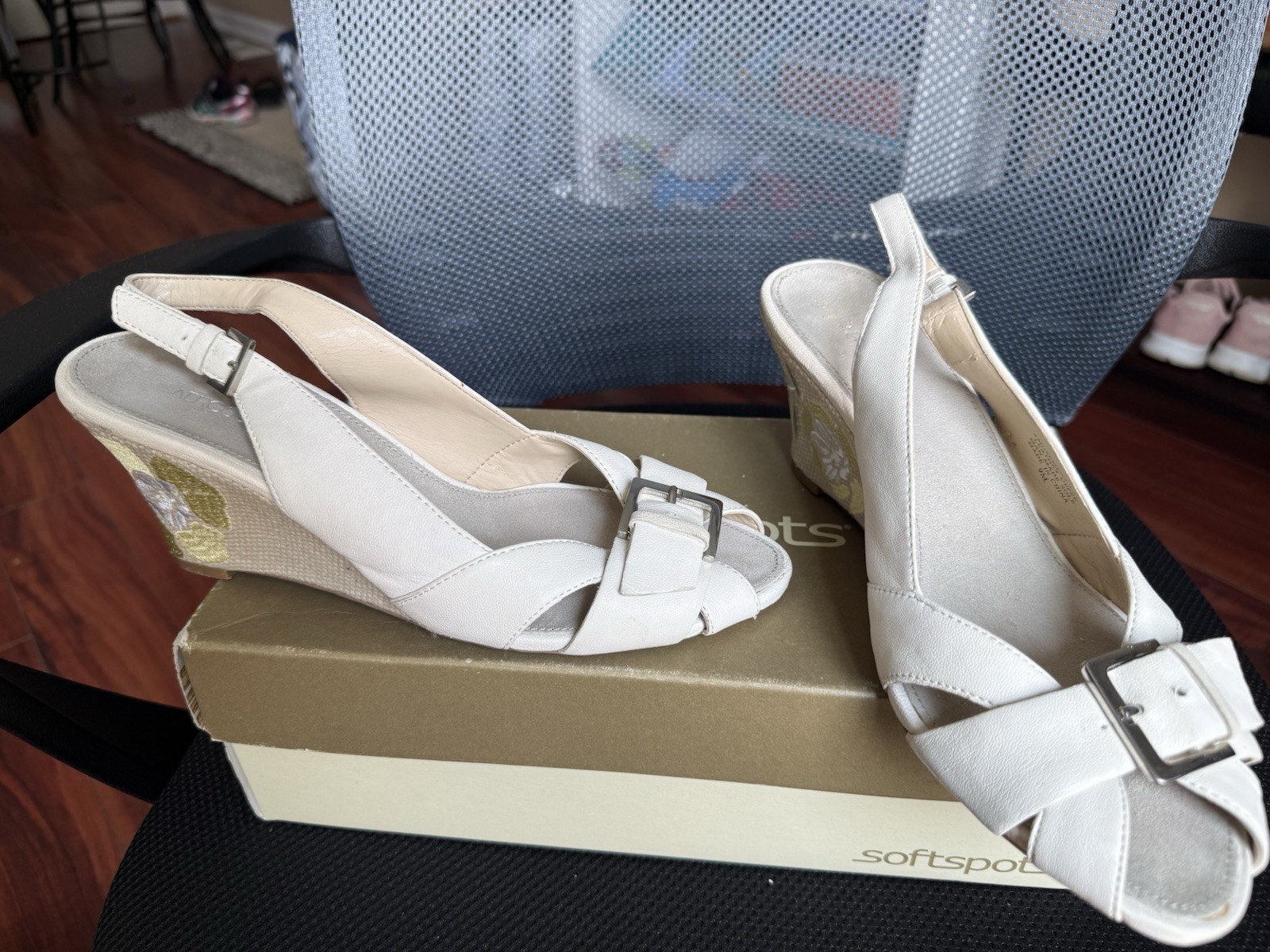 Aerosoles Women’s White Leather Slingback Wedge Sandals Floral Embroidered 9